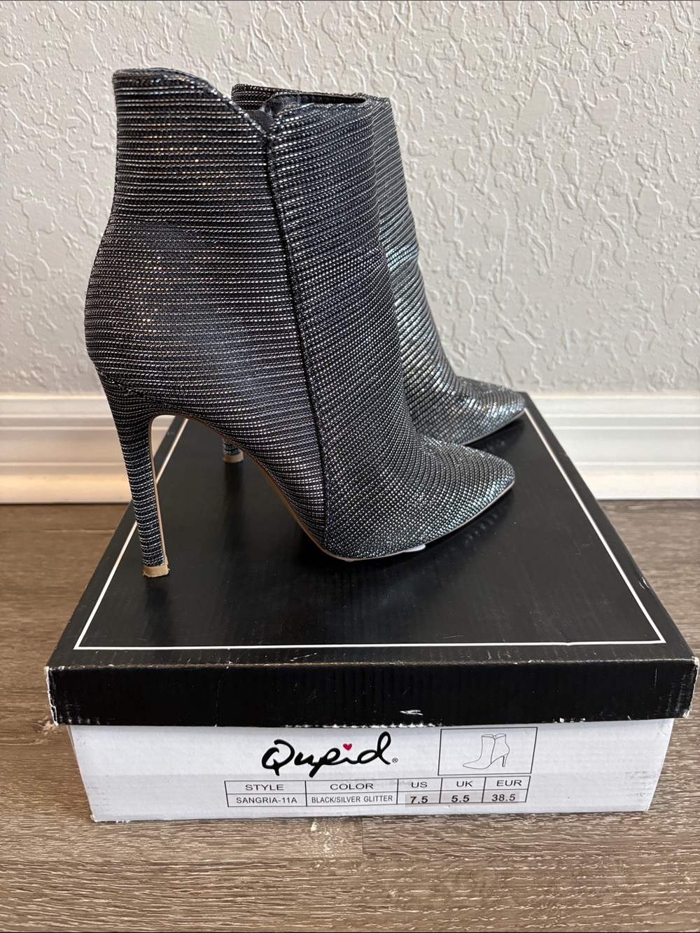 Qupid Black and Silver Glitter Pointed Toe Stiletto Ankle Boots Size 7.5